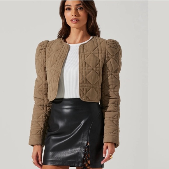 ASTR The Label Lucia Quilted Cropped Puff Sleeve Jacket - Medium - Picture 1 of 9